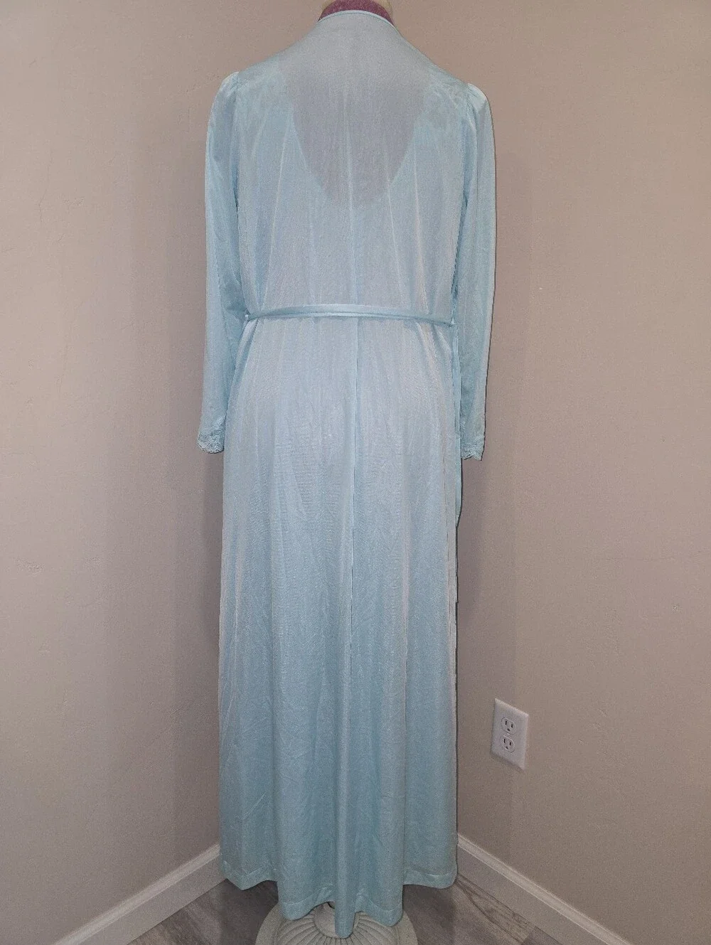 Vintage Olga Peignoir Set Nightgown Robe Blue Pearl Lace Size Medium Full Sweep